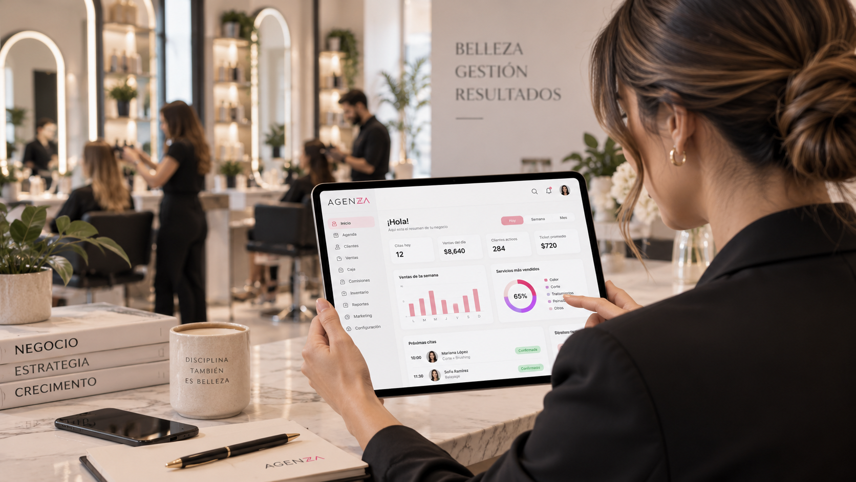 Negocio de belleza administrado con AGENZA desde una tableta